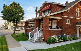 House In Niagara Falls, Close To Clifton Hill, Casino And Horseshoe Falls And With Kitchen For 6 Guest